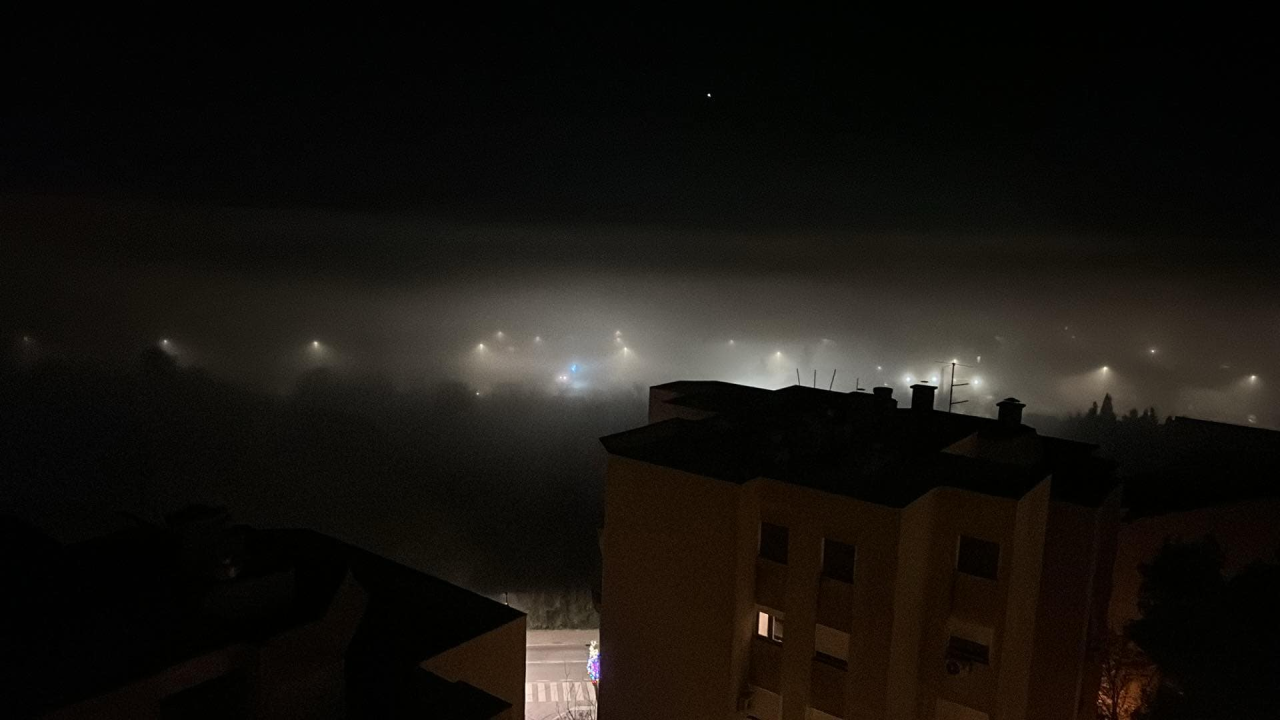 Gusta magla u gradu: Ovako trenutno izgleda pogled s Meteriza na Šibenik