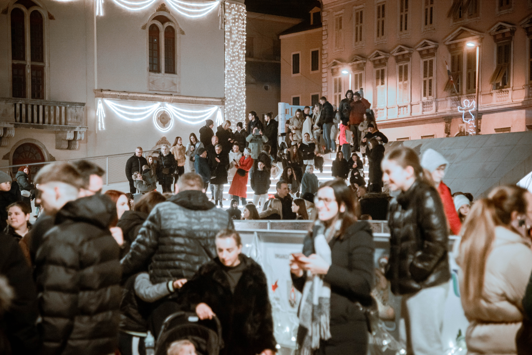 Prekrasan prizor: Lampioni dobrih želja pušteni s Poljane