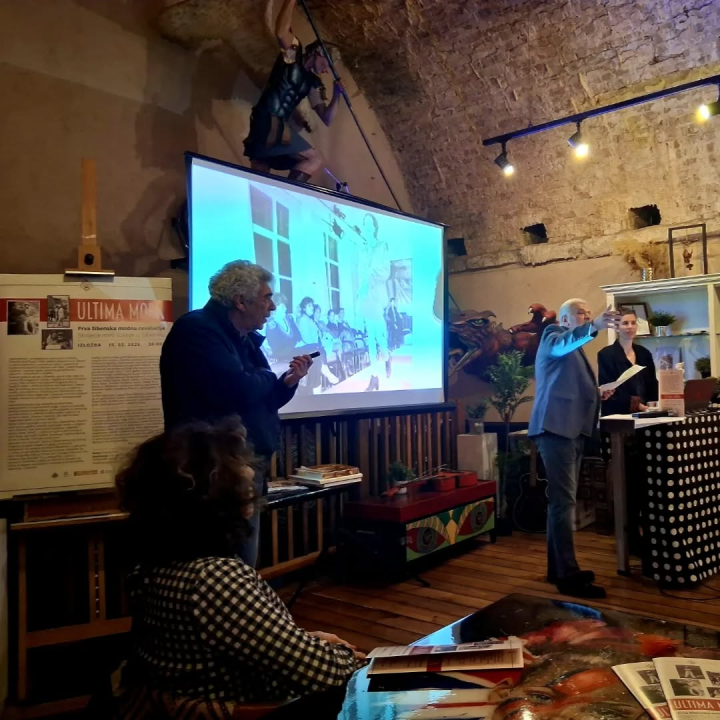 Stoljeće mini suknje: Otvorena izložba fotografija šibenskih modnih revolucionarki