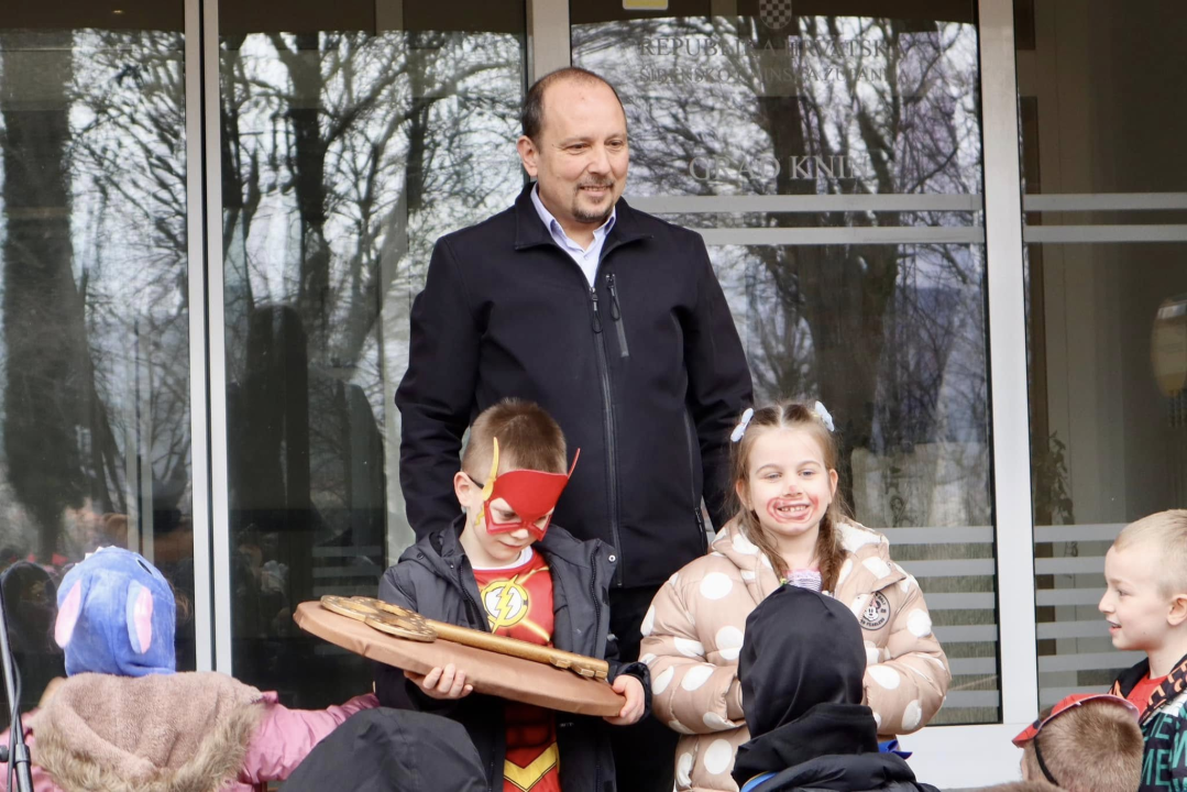 Kninske maškare preuzele ključeve grada 