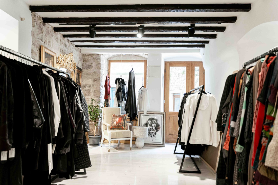 FOTO Otkrijte unikatne umjetnine i modne komade Galerije Juraj Dalmatinac