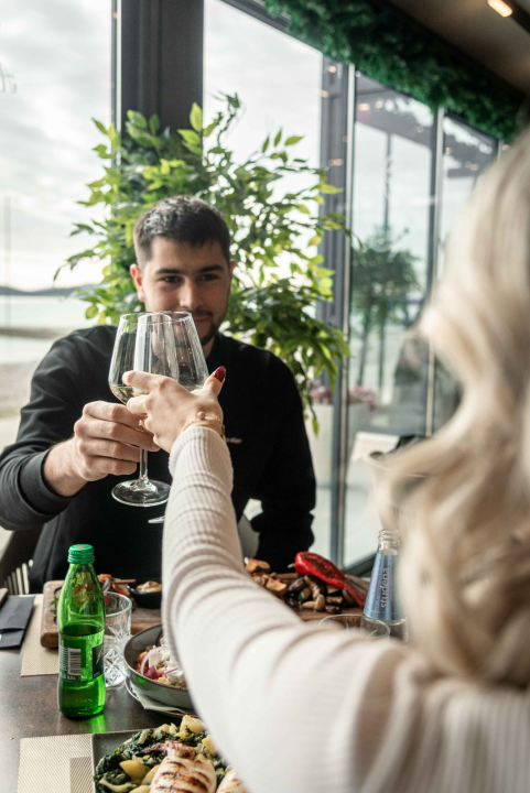 FOTO U Šarmu u Vodicama Dan žena slave tri dana, zaigrajte atraktivnu nagradnu igru!