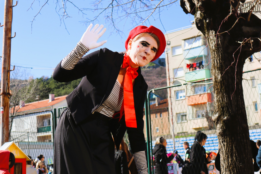 Vesela atmosfera: Velikoj maškaranoj povorci u Kninu pridružili se svi uzrasti