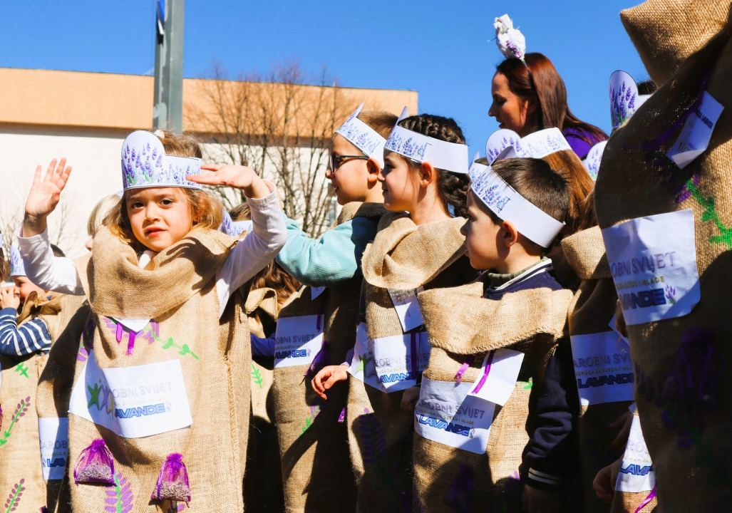 Vesela atmosfera: Velikoj maškaranoj povorci u Kninu pridružili se svi uzrasti