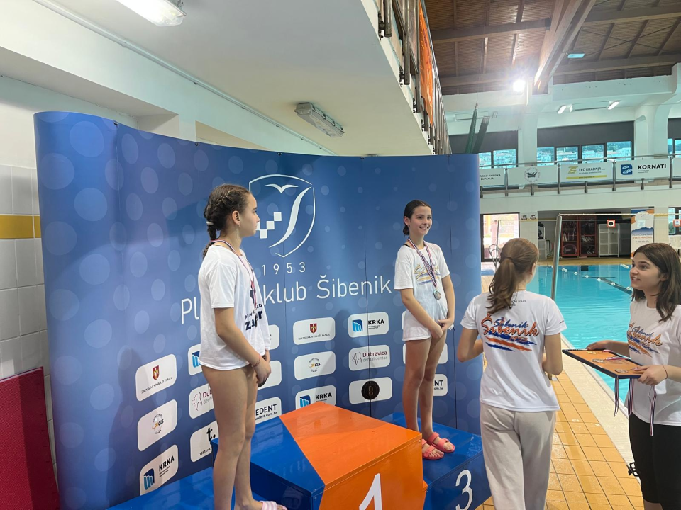 FOTO: Srziću dva zlata i norma za Europsko juniorsko prvenstvo, Pešić uzela tri medalje kod početnika
