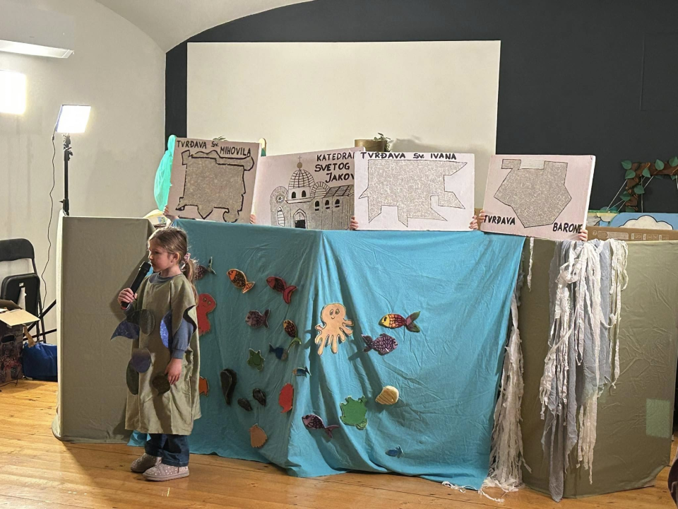 Mali lutkari iz šibenskih vrtića u Art podrumu održali smotru dječjih lutkarskih igrokaza