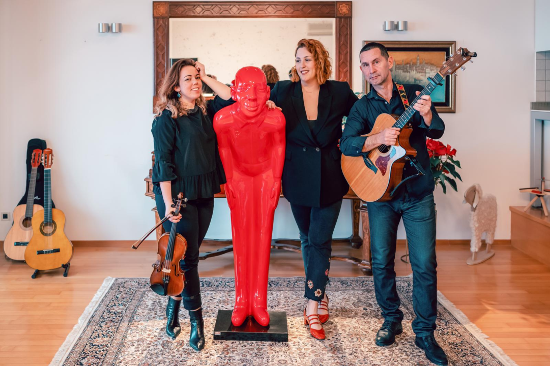 Tri žene povezala je glazba