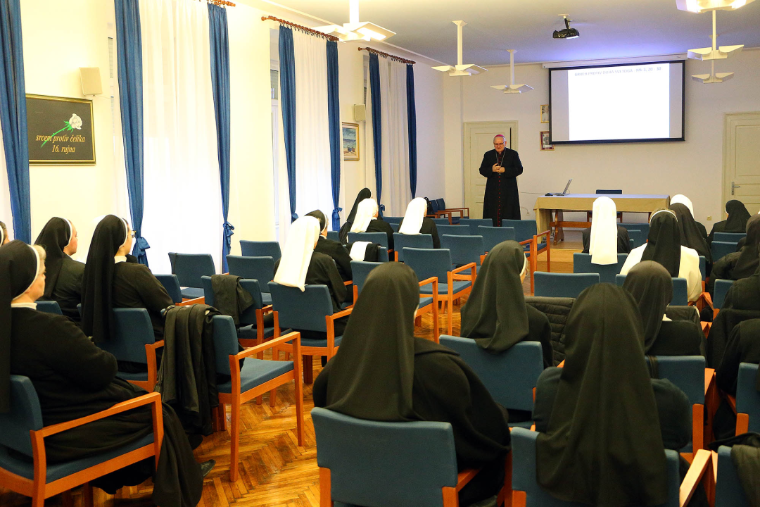 U Šibeniku održan korizmeni susret biskupa i redovnica
