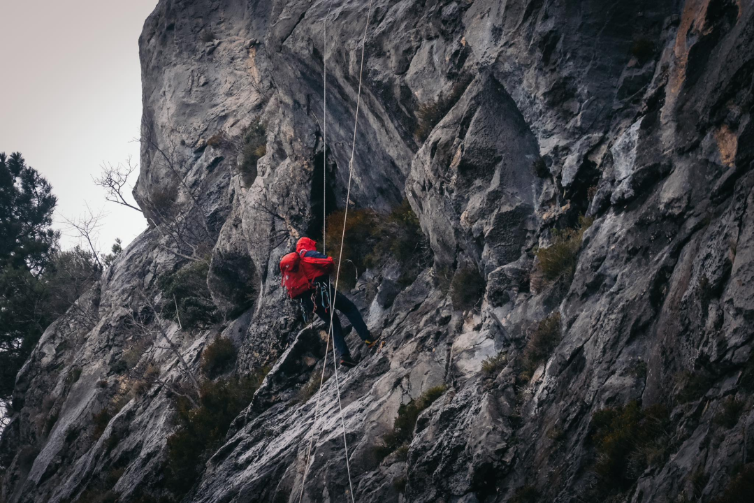 Šibenski HGSS-ovci na Biokovu sudjelovali na vježbi stijenskog spašavanja