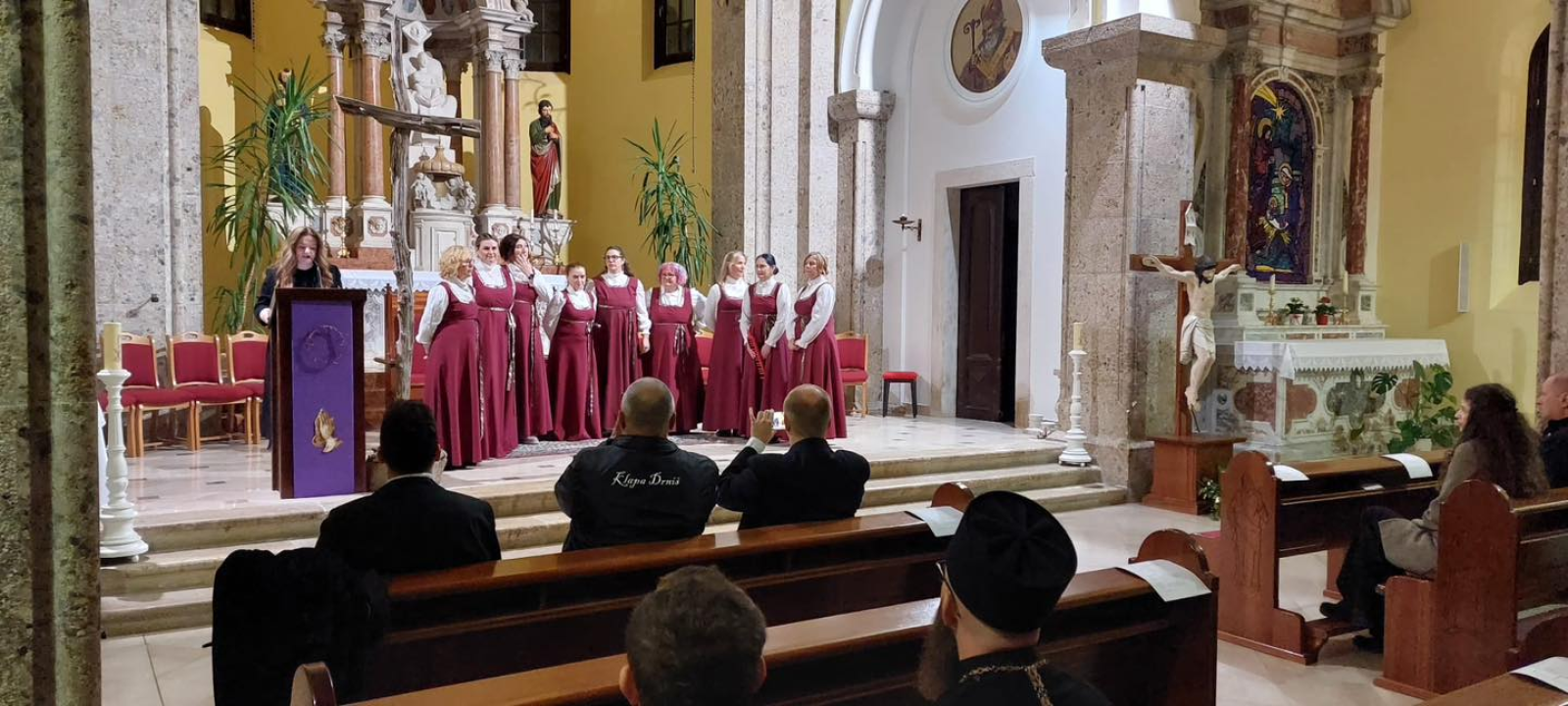 Stoljetna tradicija pučkih korizmenih napjeva: Klape nastupile na korizmenom koncertu u Drnišu 