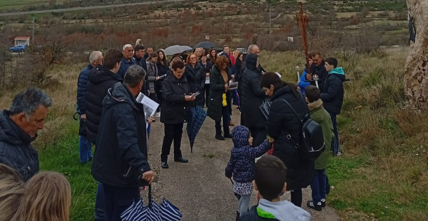 Vjernici u Radnićima unatoč kiši sudjelovali u križnom putu