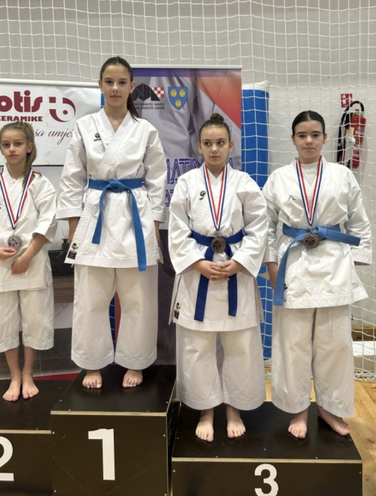 FOTO: Karataši Osvita osvojili u Makarskoj 13 medalja, od toga tri zlata