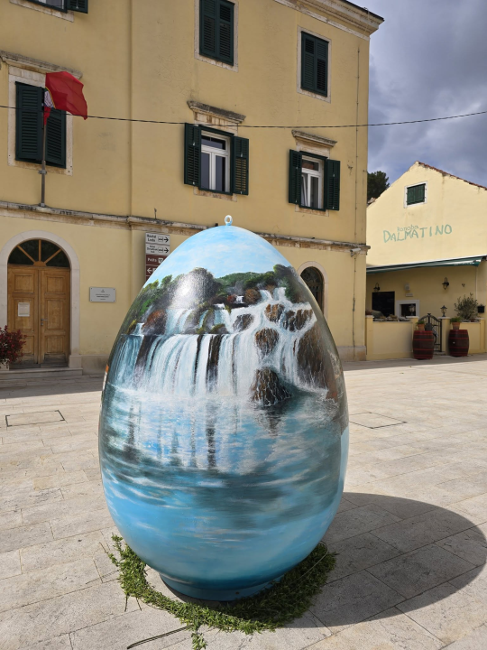 Gigantski uskršnje jaje u Skradinu