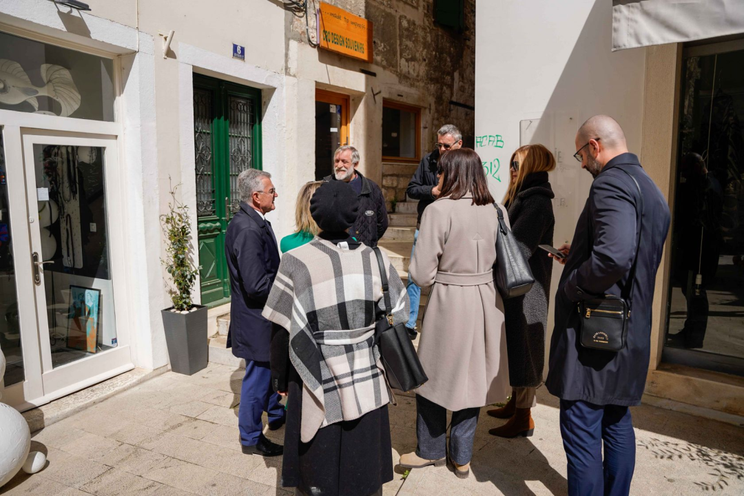 Burić i Mileta u obilasku obnovljenih arhitektonskih detalja u Šibeniku