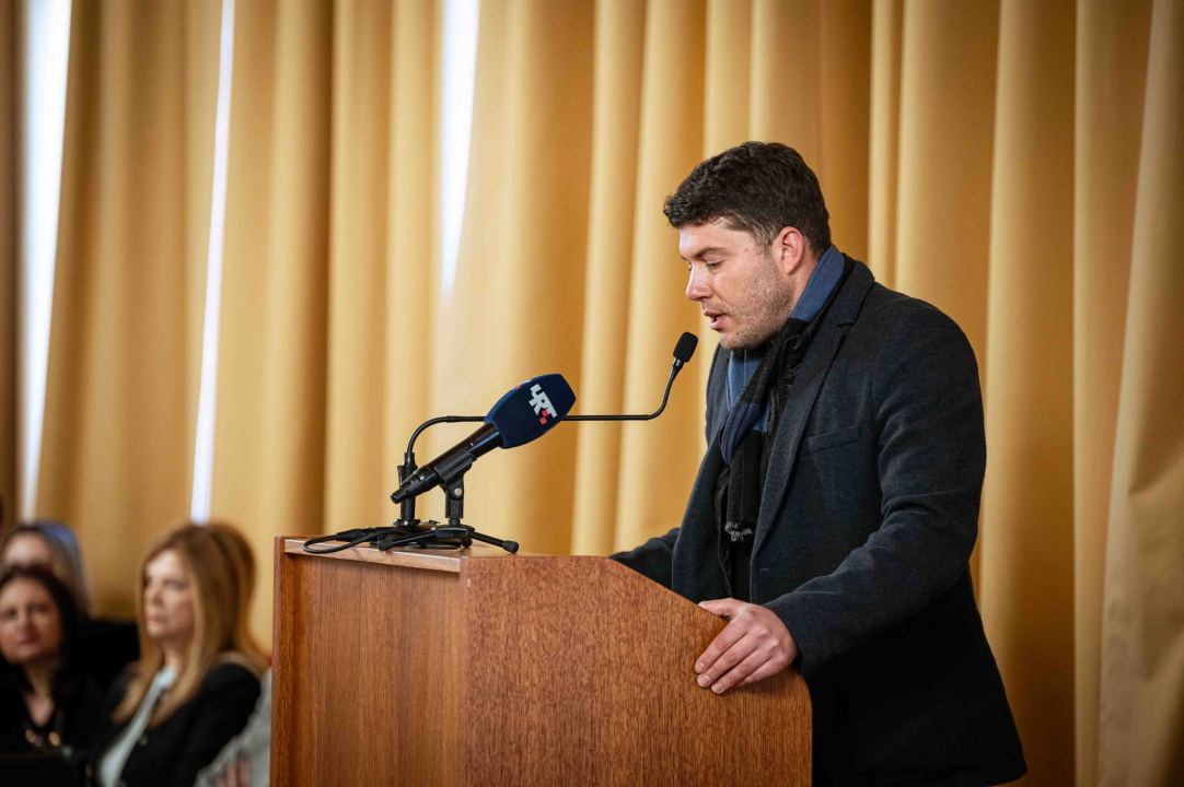 FOTO Misterij, drhtanje glasa, psihijatri: ‘Ugovor o energani na Bikarcu može se dobiti i kod malog Željka’