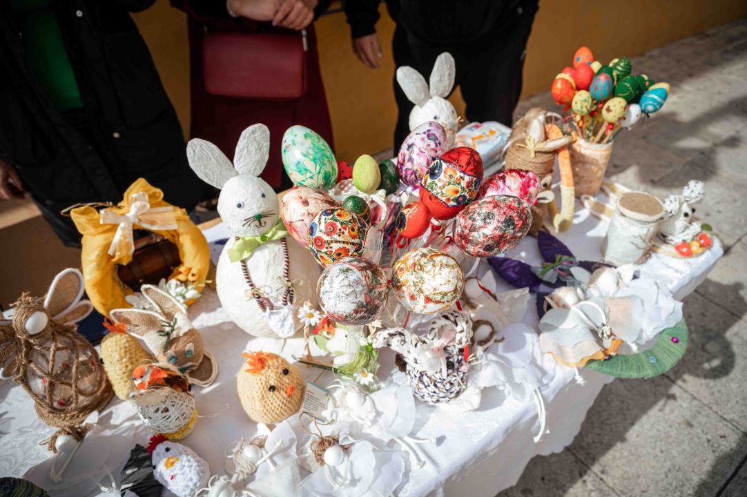 Posjetite štand Udruge Kamenčići na Poljani i pronađite uskrsne ukrase