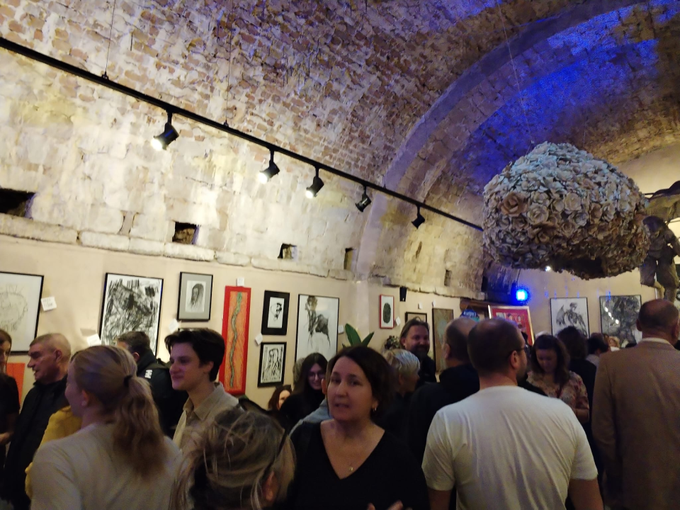 Zvonimir Vila i njegovi 'Vilenjaci' napunili Azimut: Otvorena izložba radova djece iz Centra 'Šubićevac'