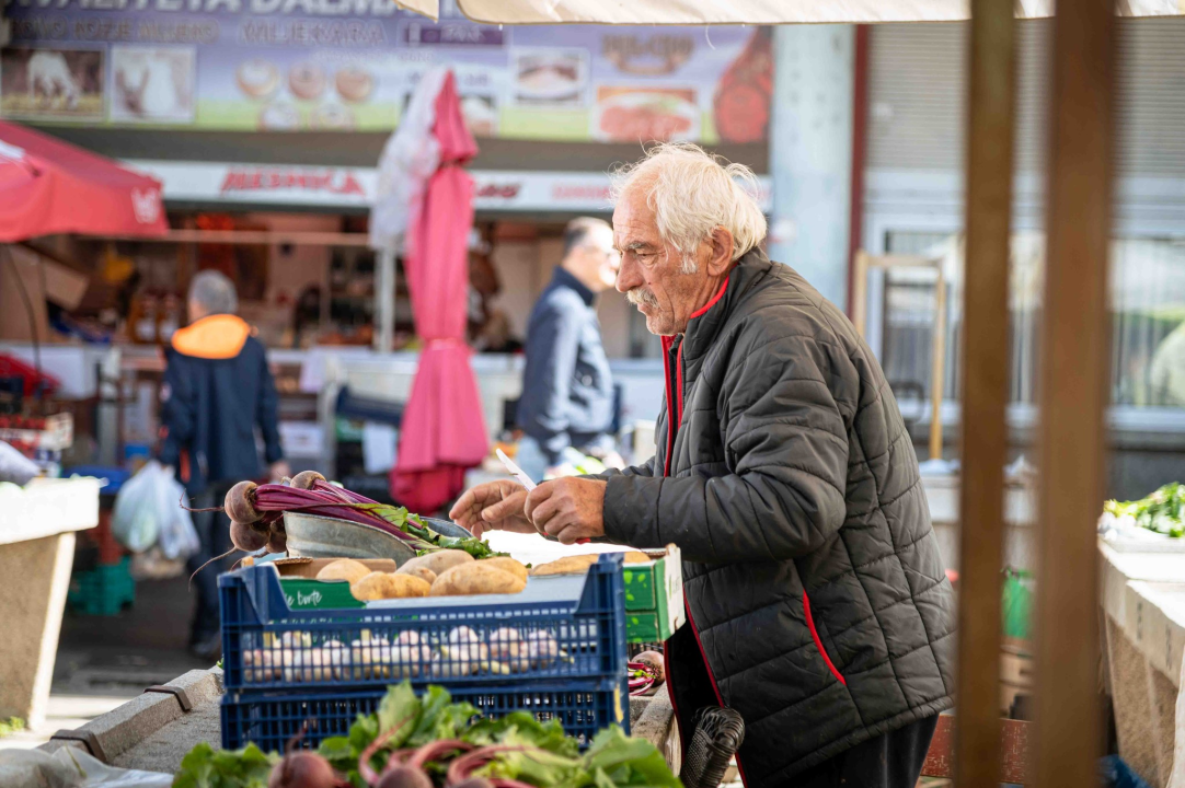 Veliki petak na šibenskoj pijaci: Traži se meso i zelenje, na peškariji nema gužve
