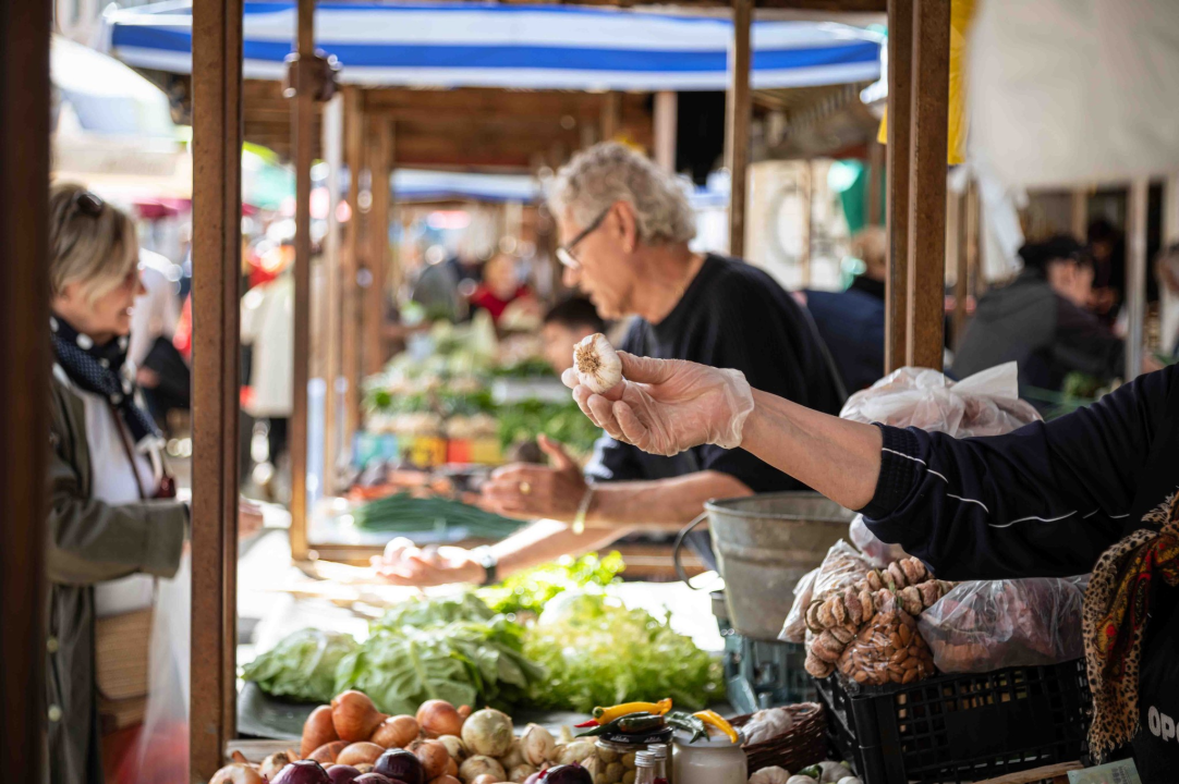 Veliki petak na šibenskoj pijaci: Traži se meso i zelenje, na peškariji nema gužve