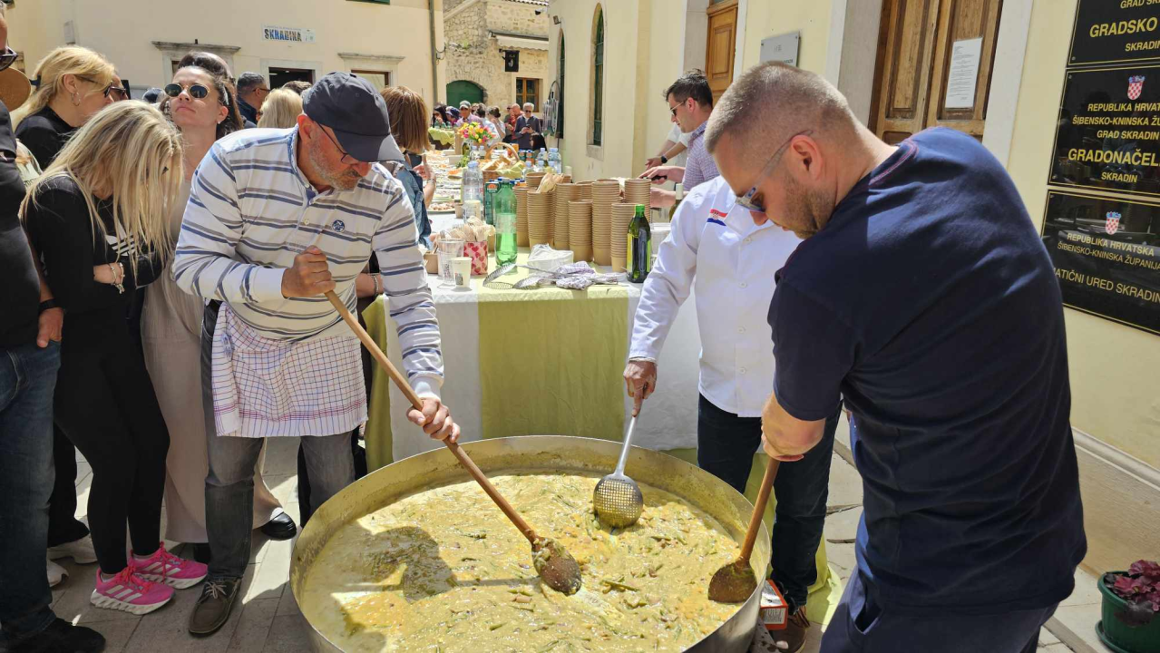 Uskrsni domjenak u Skradinu