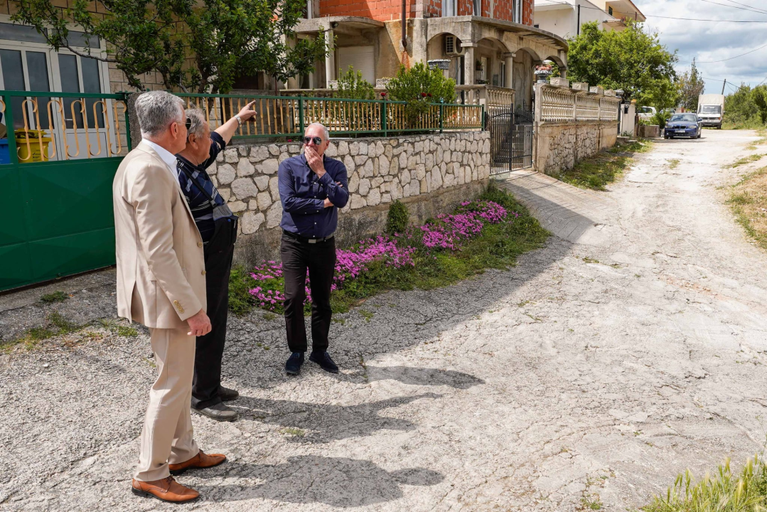 Željko Burić provjerio kako napreduju radovi u Crnici: 'Cilj nam je da svaki naš kvart dobije urbanu infrastrukturu'