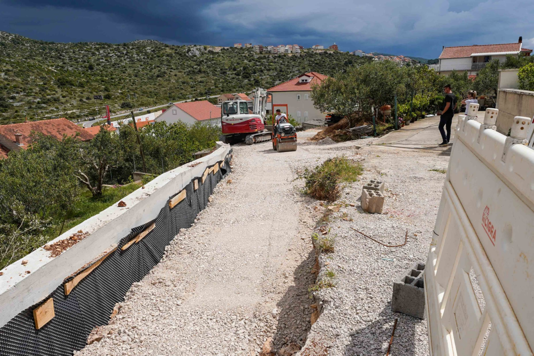 Željko Burić provjerio kako napreduju radovi u Crnici: 'Cilj nam je da svaki naš kvart dobije urbanu infrastrukturu'