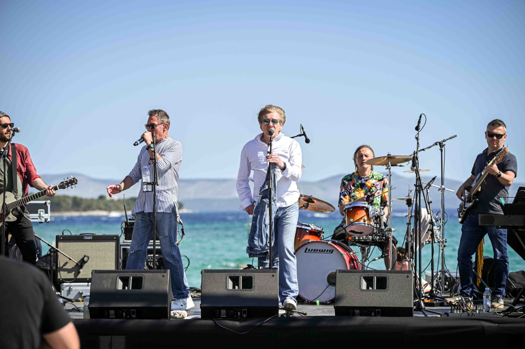 Prvosvibanjska fešta na Jadriji: Neki to vole vruće zagrijali publiku, na Fenikse još stignete