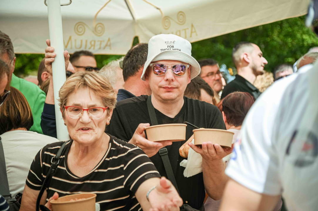 FOTO Uz podjelu fažola obilježen Praznik rada: 'Svim dragim posjetiteljima NP Krka željeli smo danas osigurati ručak'