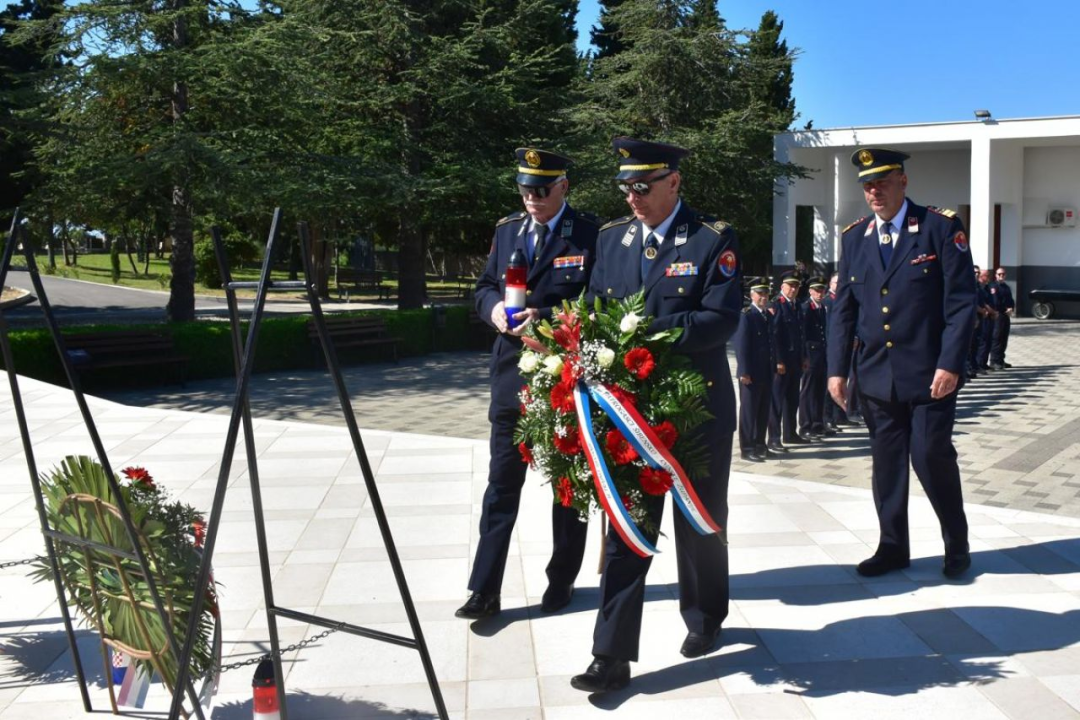Polaganjem vijenaca obilježen Međunarodni dan vatrogasaca i blagdan sv. Florijana