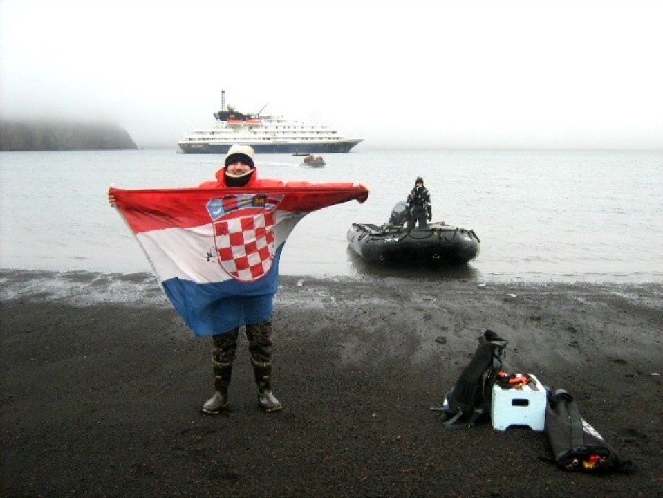 Čini se da Veliki Gogo ipak nije prvi Šibenčanin na Antarktici, prije njega je tamo bio Filip