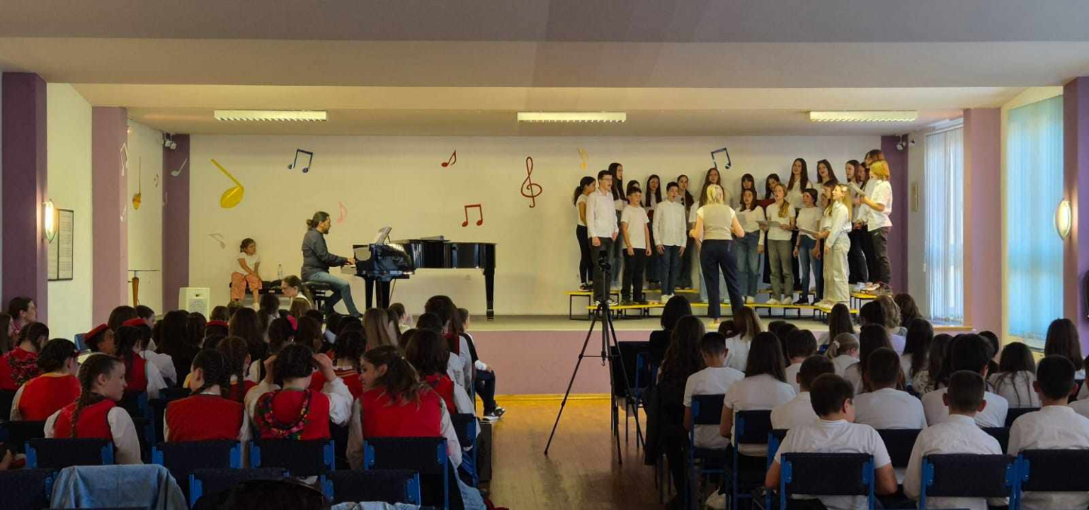 U Drnišu održan susret zborova