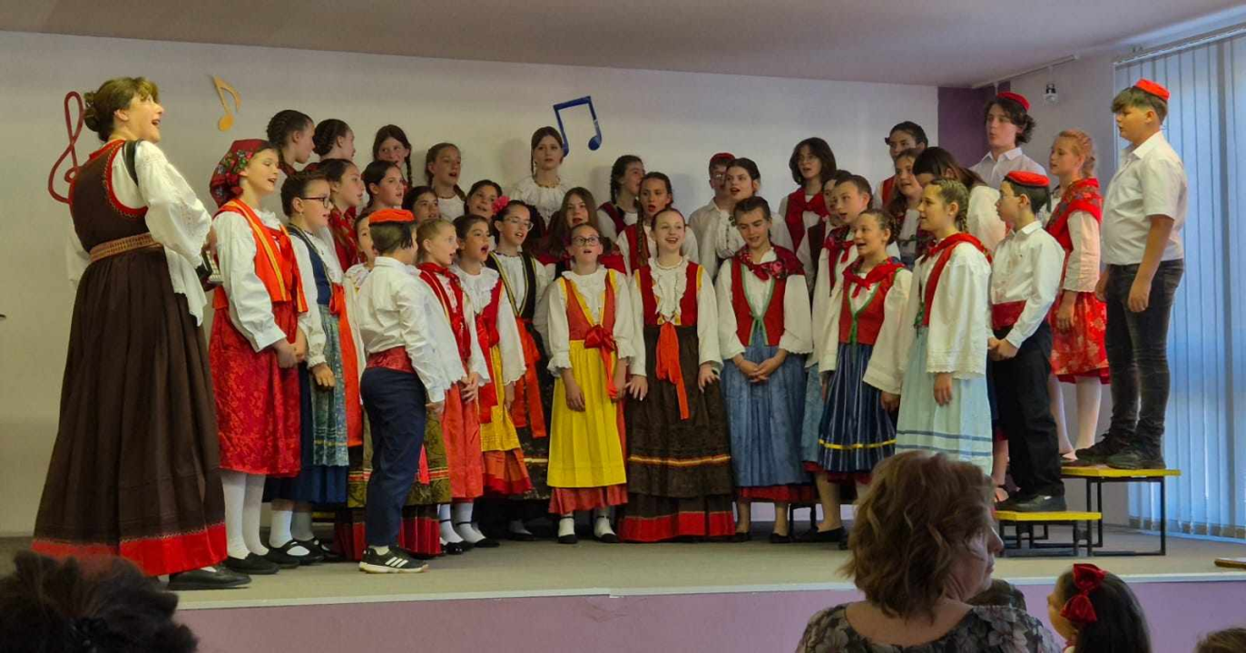 U Drnišu održan susret zborova