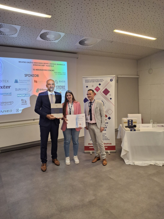 Učenicima šibenske Medicinske škole u Vodicama uručena priznanja za izniman trud