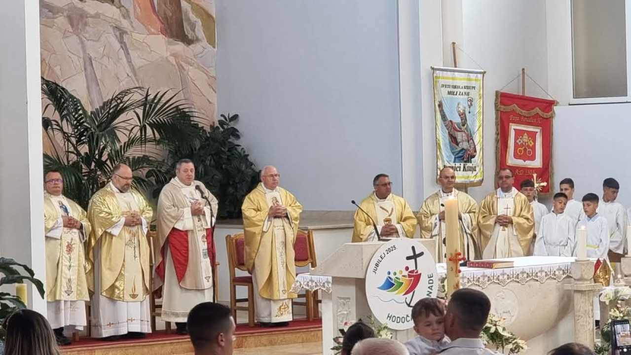 U Kistanjama krštena Katarina, deveto dijete obitelji Antić: 'Budite hrabri svjedoci Božje ljubavi'