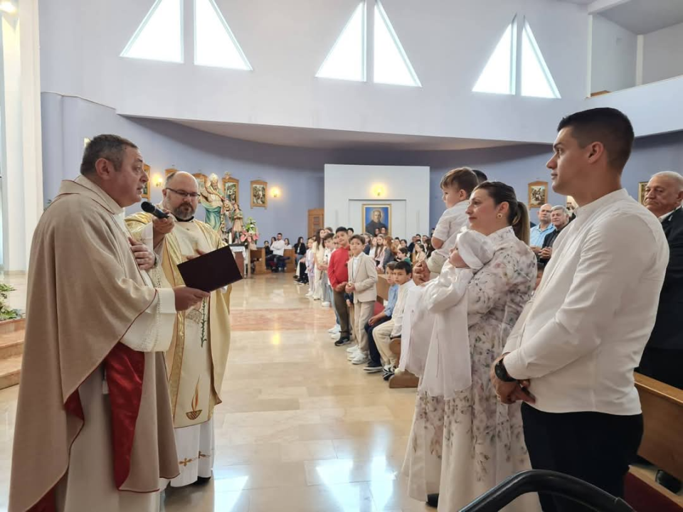 U Kistanjama krštena Katarina, deveto dijete obitelji Antić: 'Budite hrabri svjedoci Božje ljubavi'