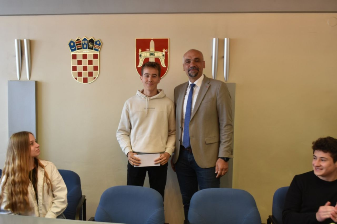 Najuspješniji učenici na prijemu kod župana: ‘Budite ponosni na sebe kao što smo mi ponosni na vas’