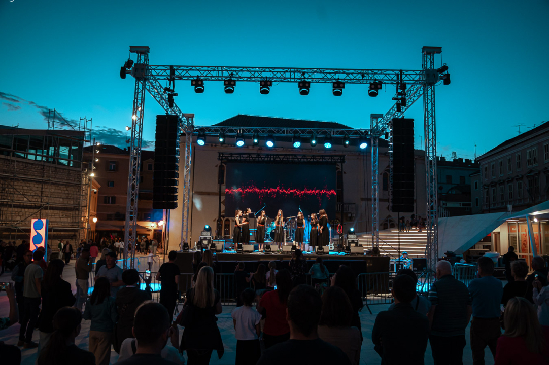 Gimazijalke i Dalmatino na Poljani 