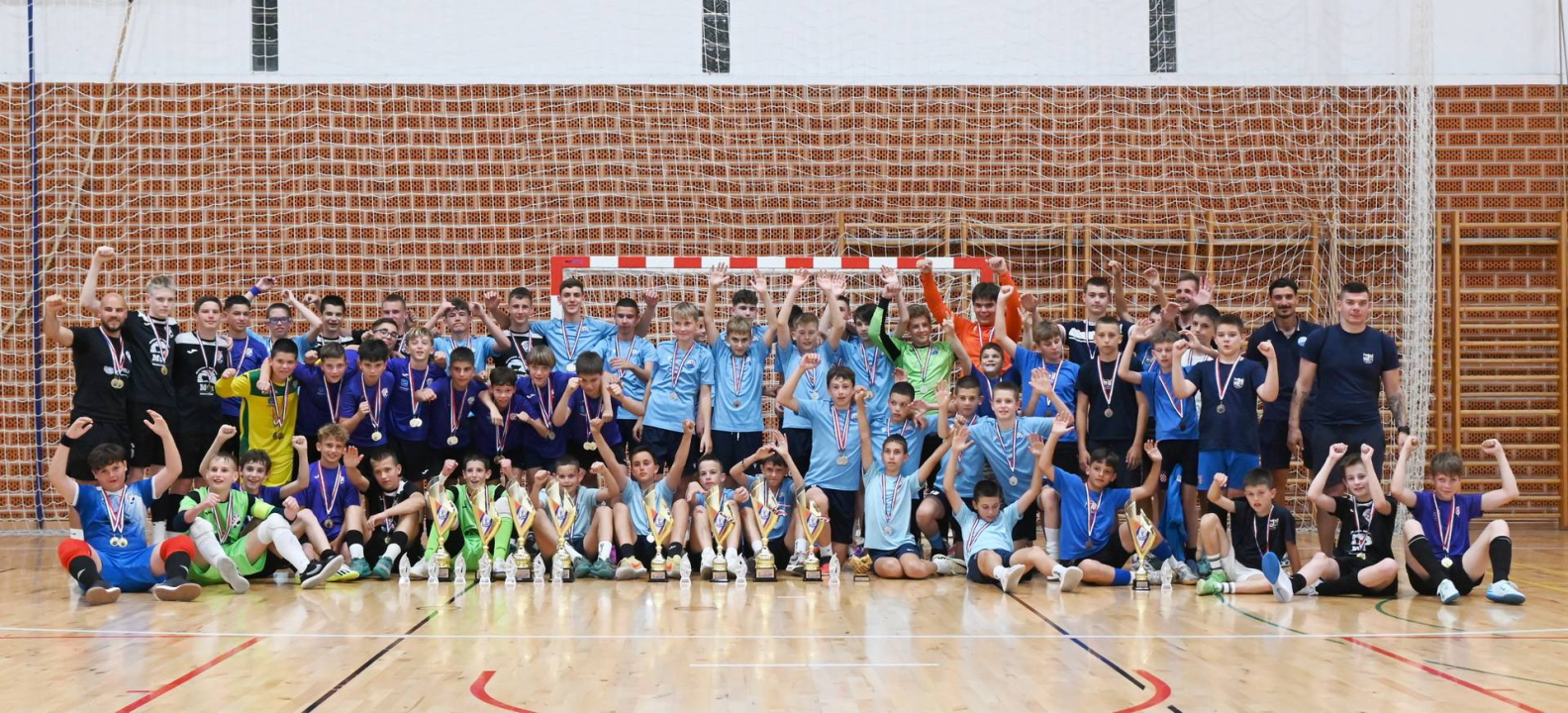 Pioniri i mlađi pioniri MNK-a Murter osvojili Top tim ligu i kup