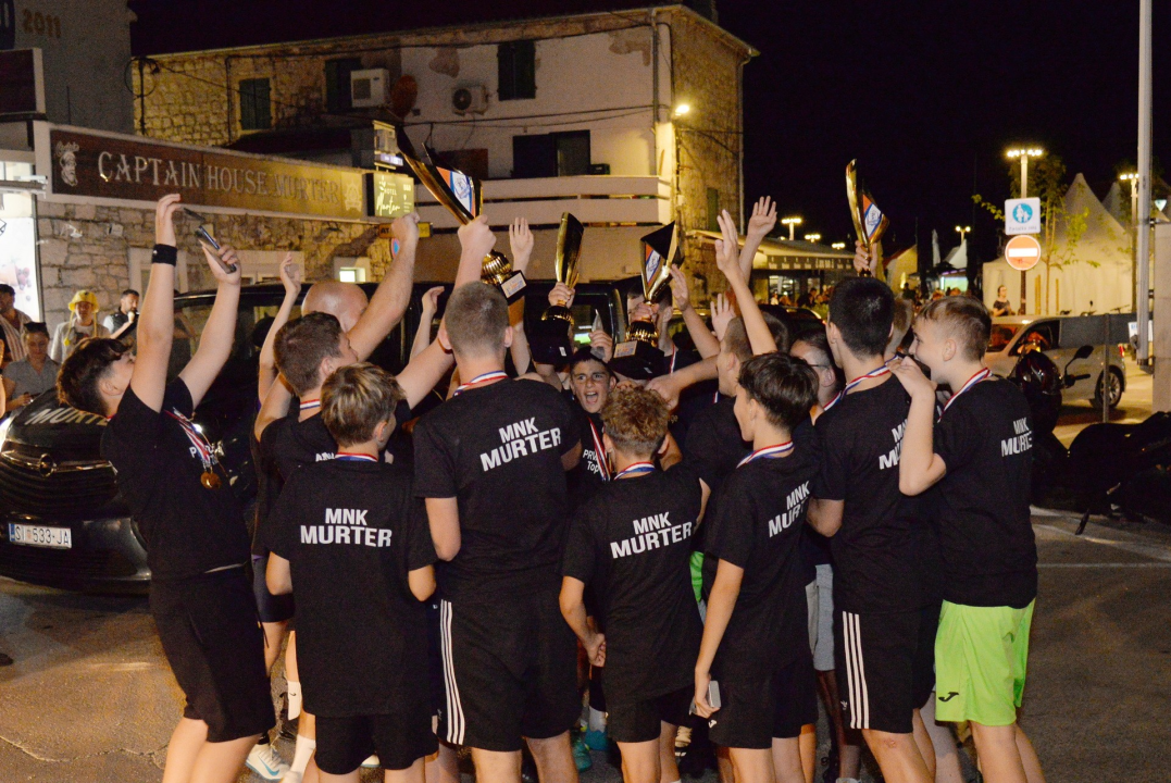 Pioniri i mlađi pioniri MNK-a Murter osvojili Top tim ligu i kup