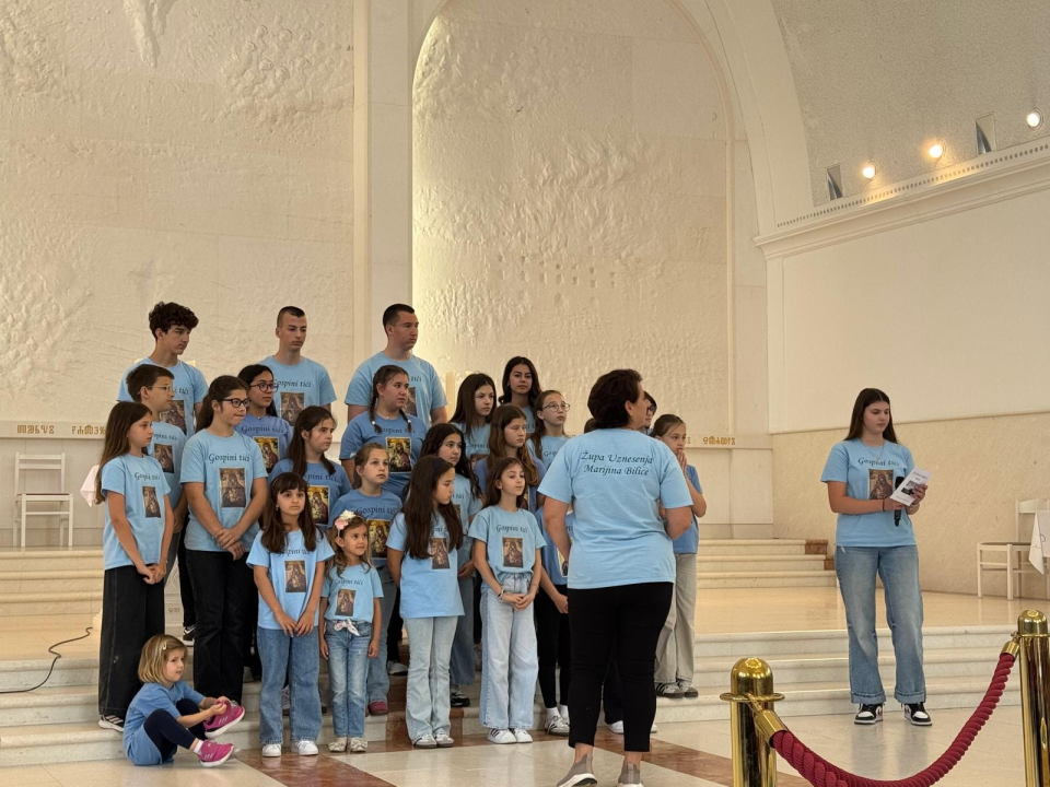 Dječji župni zborovi iz Murtera, Bilica, Knina i Šibenika nastupili na 'Zlatnoj harfi' u Udbini