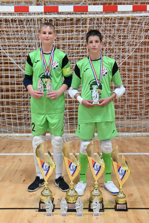 Pioniri i mlađi pioniri MNK-a Murter osvojili Top tim ligu i kup