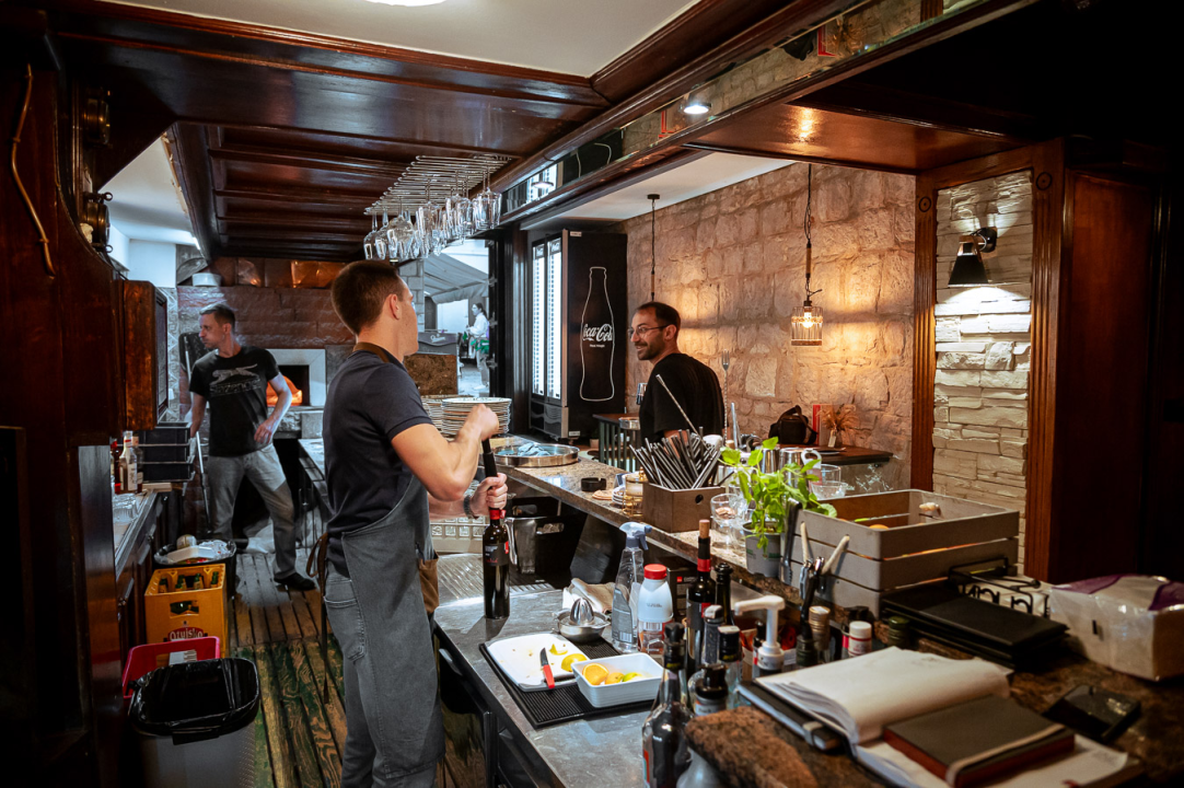 FOTO Doživite okus Italije na ugodnoj vanjskoj terasi Pizzerije Fratelli!