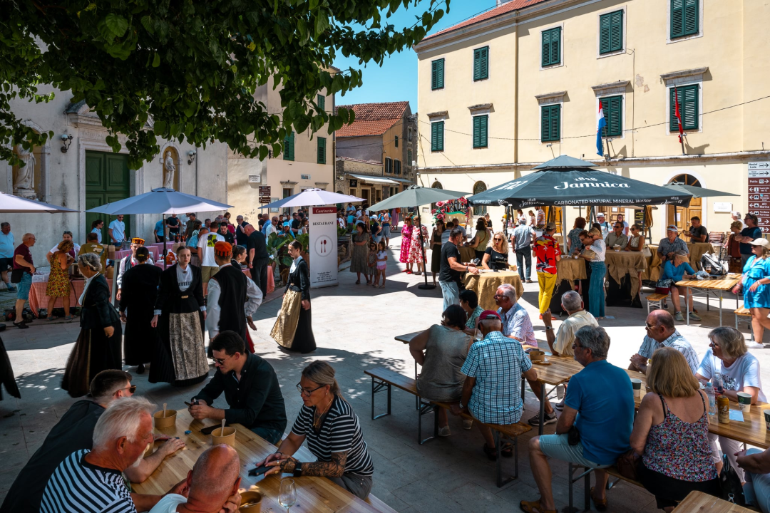 Bobi, vino i kolo: Skradinska marenda spojila tradiciju, glazbu i mirise domaće kuhinje