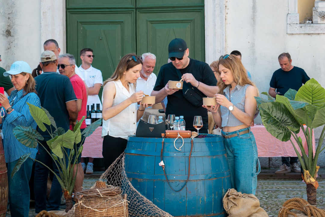 Bobi, vino i kolo: Skradinska marenda spojila tradiciju, glazbu i mirise domaće kuhinje