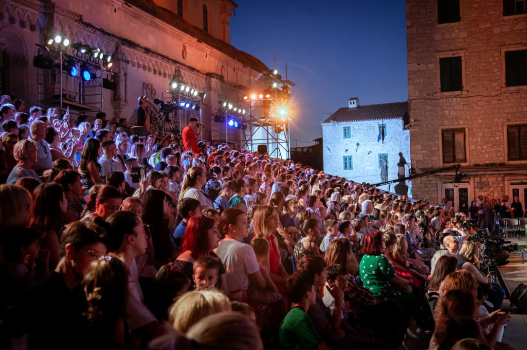 Održana generalna proba: Svečano otvaranje 65. MDF-a u Šibeniku uz mjuzikl, vatromet i feštu do ranih jutarnjih sati