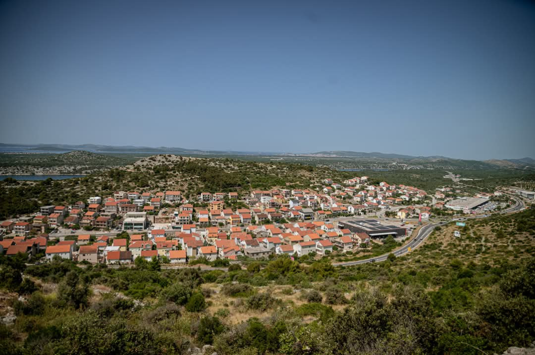 Nekretnine u Njivicama sve traženije, grad planira čvorove za lakši ulaz u Šibenik