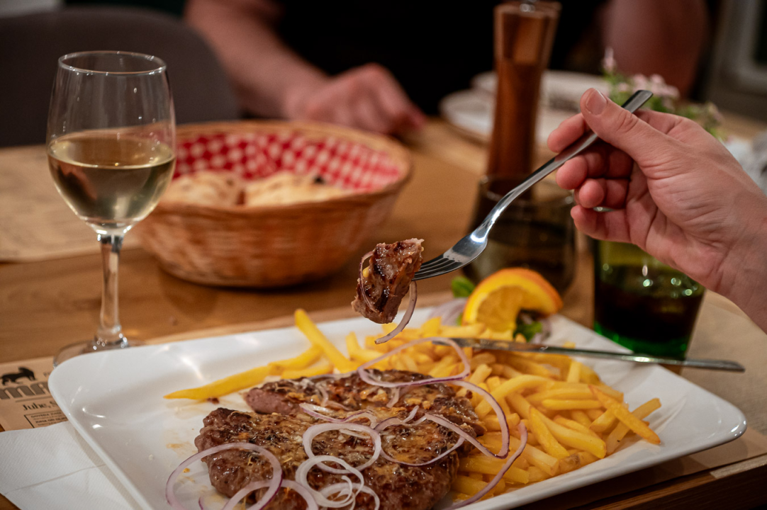 FOTO Uživajte u okusu domaće kuhinje uz gotova jela restorana Mačak!