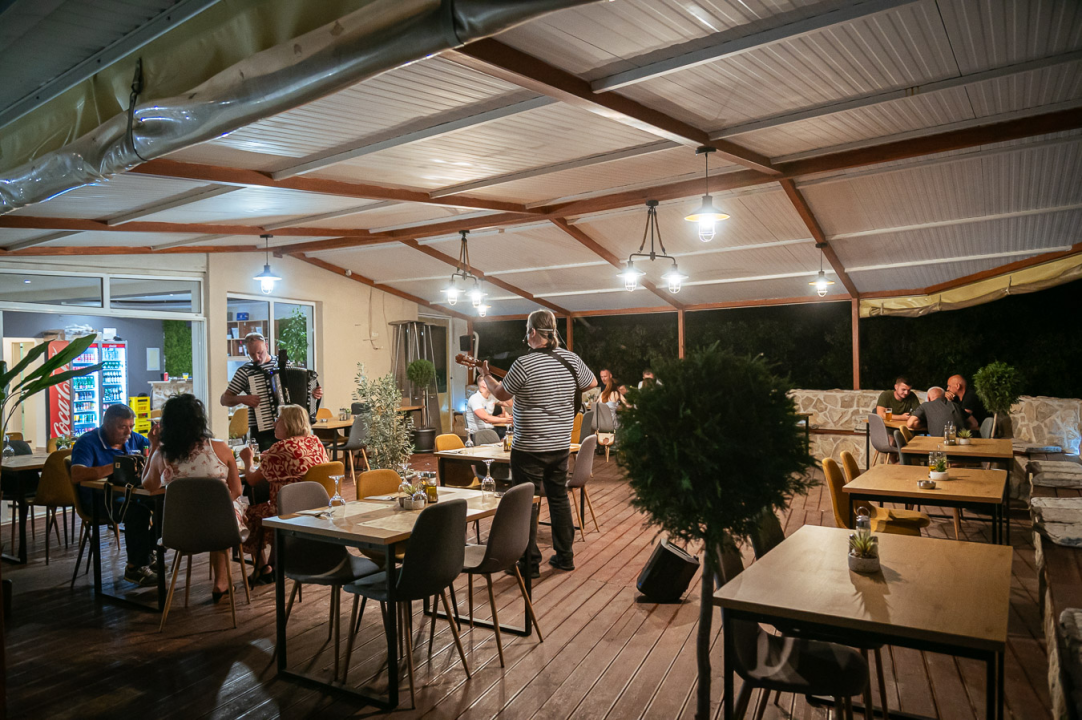 FOTO Uživajte u okusu domaće kuhinje uz gotova jela restorana Mačak!