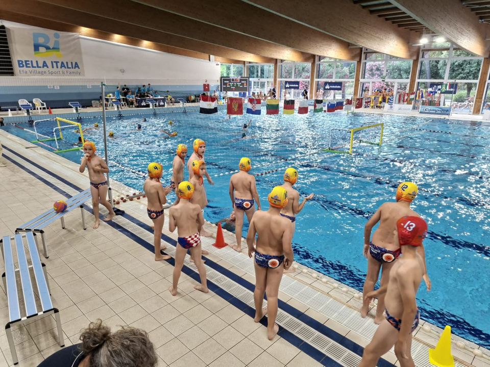 Mladi vaterpolisti Solarisa briljiraju na prestižnom turniru u Italiji – šest pobjeda u osam utakmica