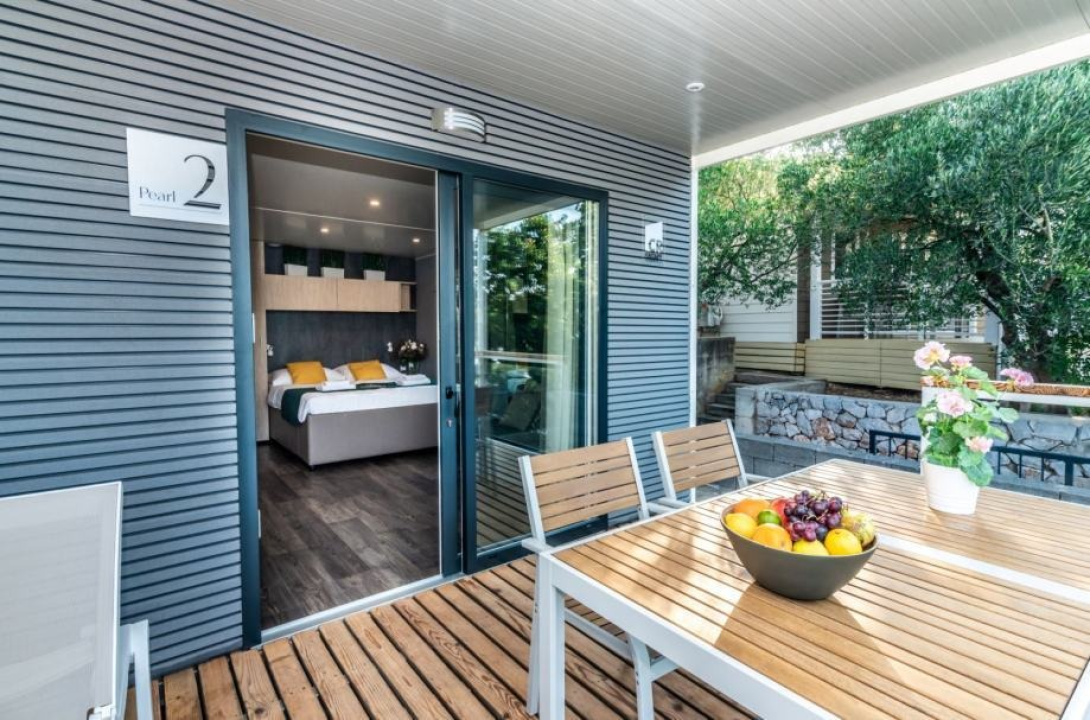 Prodaju se luksuznu mobilne kućice iz kampa u Tisnom kraj plaže